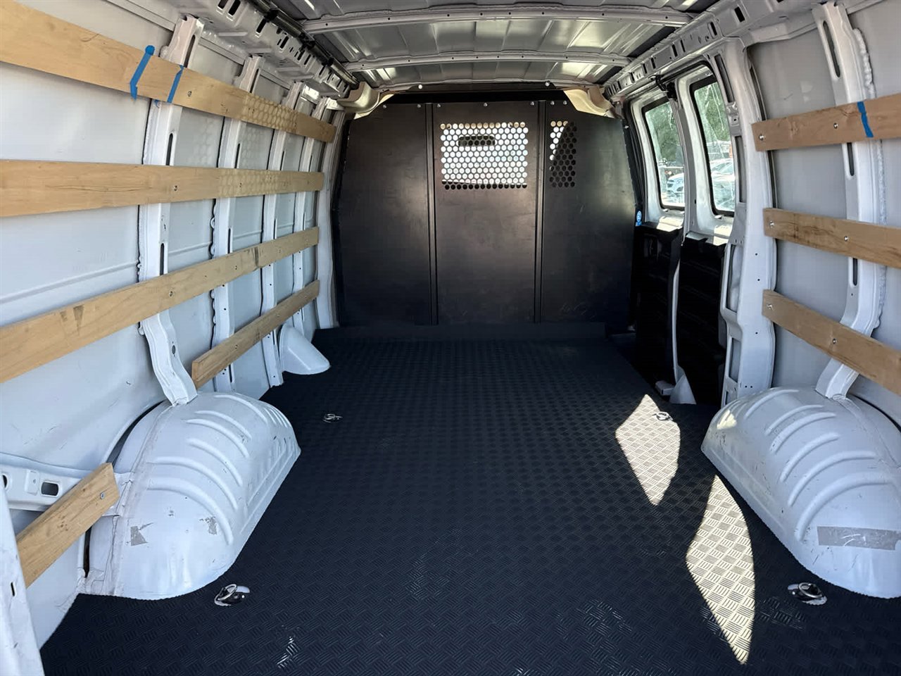 Used 2024 GMC Savana 2500 w/ Driver Convenience Package image 16