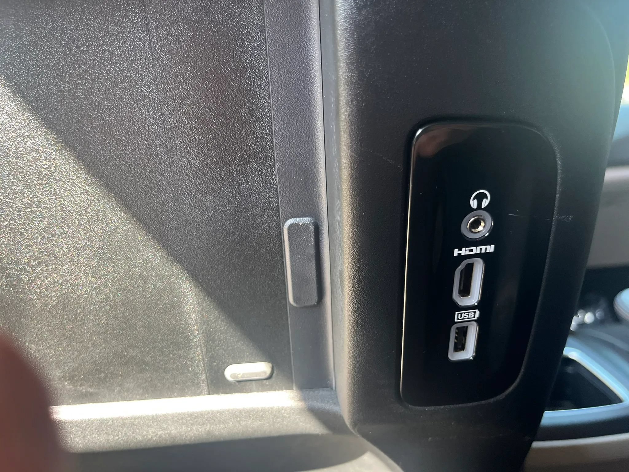 Used 2018 Chrysler Pacifica Touring-L Plus FWD image 28