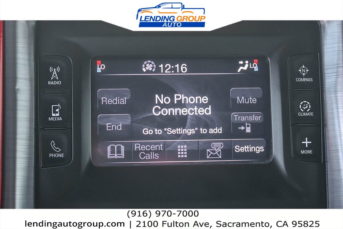 Used 2015 Dodge Challenger SXT image 13