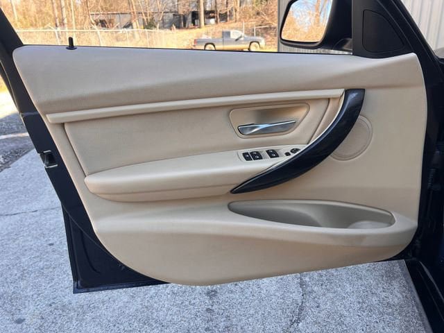 Used 2015 BMW 320i Sedan RWD image 10