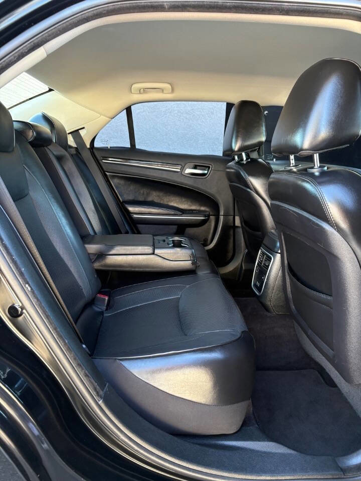 Used 2018 Chrysler 300 Limited image 28