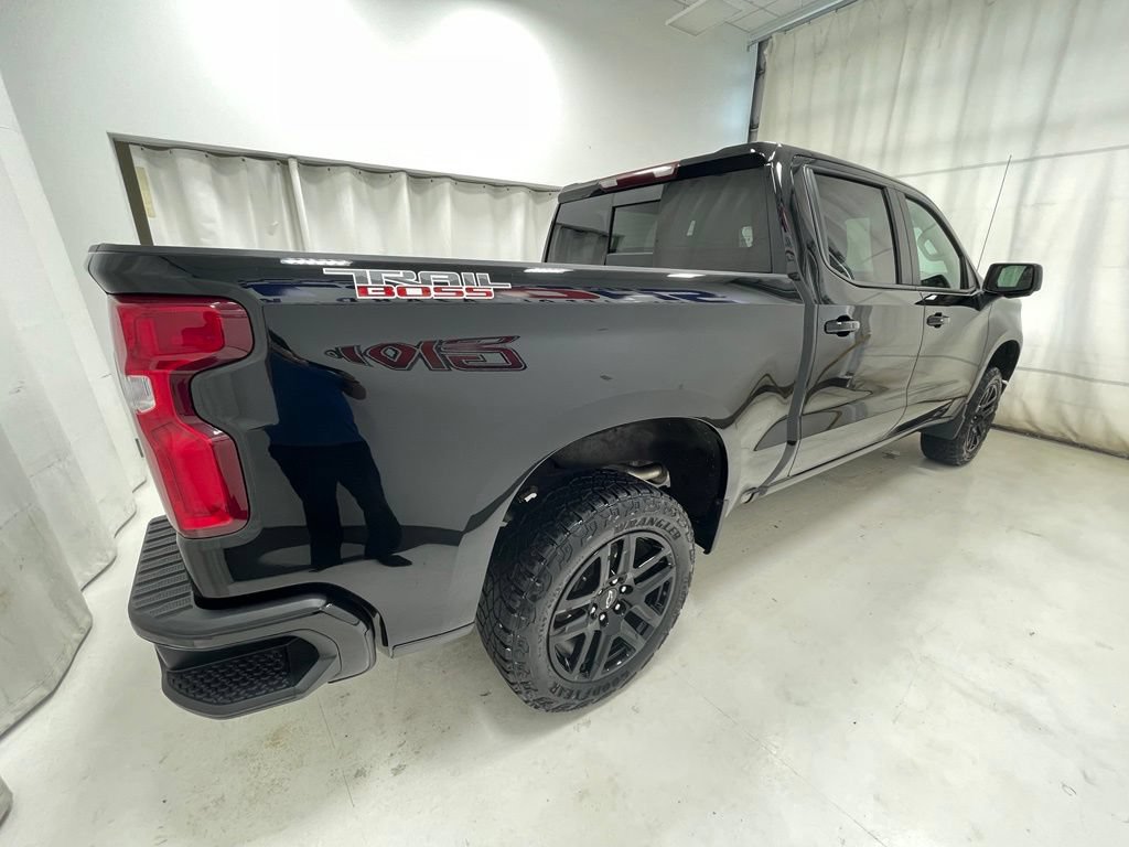 Used 2024 Chevrolet Silverado 1500 LT Trail Boss w/ Convenience Package II AWD/4WD image 6