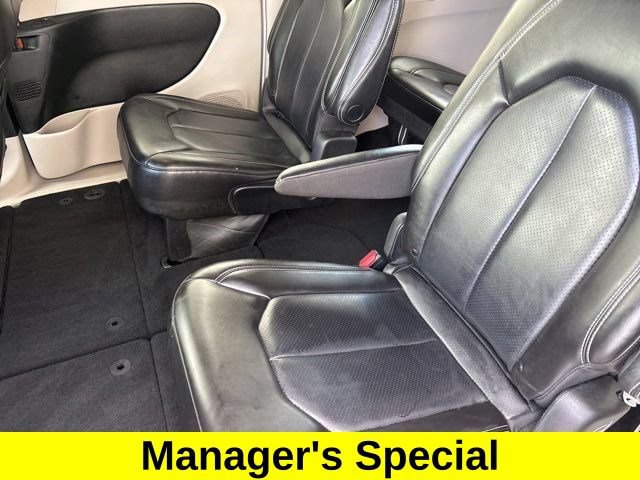 Used 2023 Chrysler Pacifica Touring-L FWD image 28