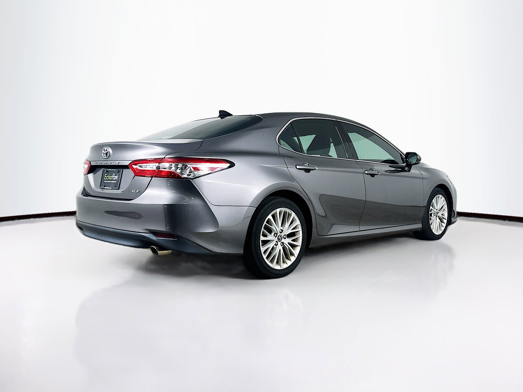 Used 2019 Toyota Camry XLE w/ Navigation Package FWD image 9