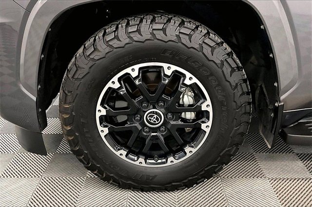 Used 2023 Toyota Sequoia Limited w/ TRD Off-Road Package image 9