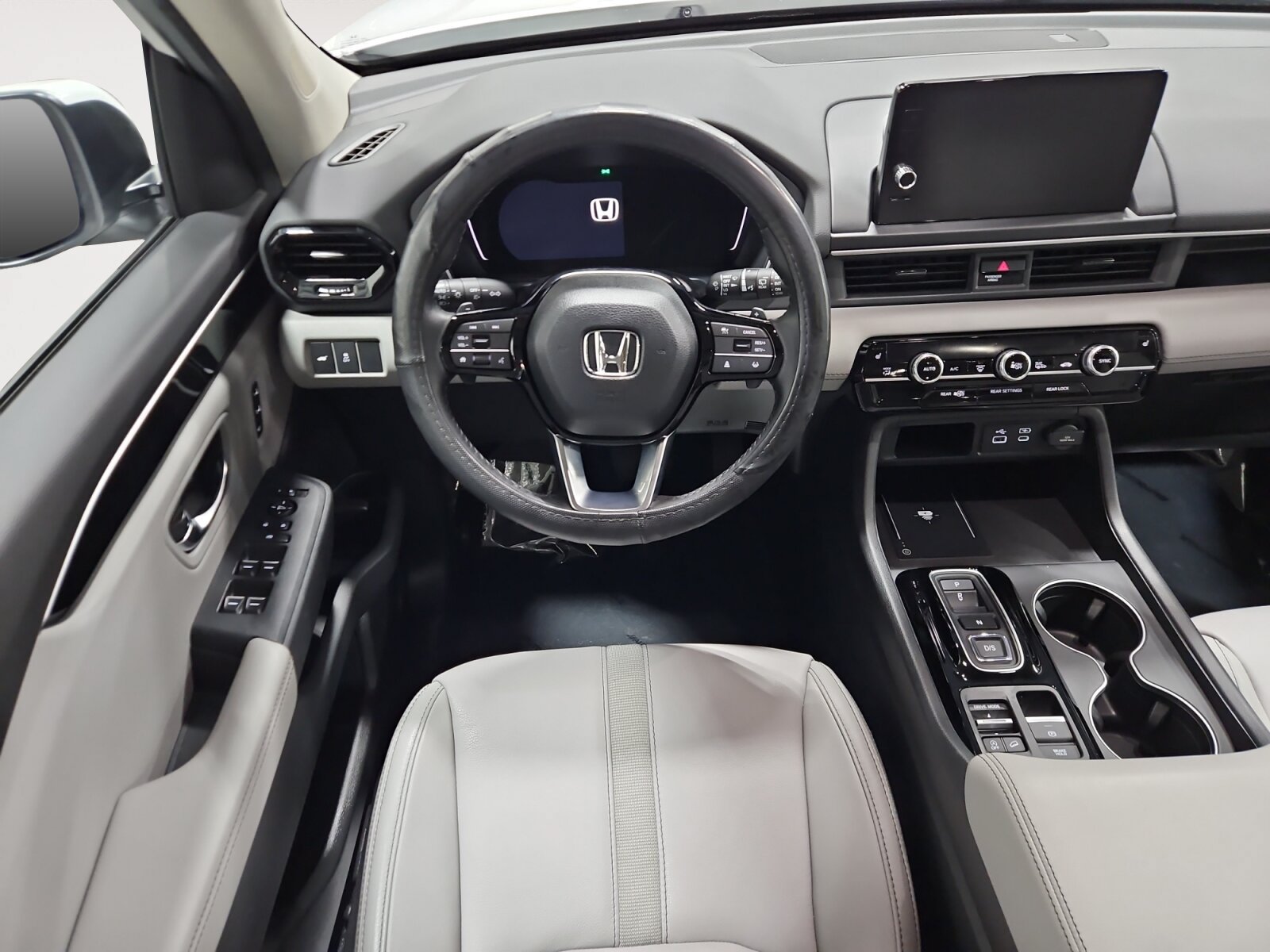 Used 2025 Honda Pilot EX-L image 10