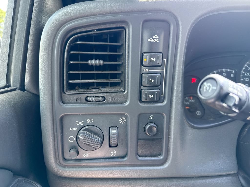 Used 2005 Chevrolet Silverado 2500 LS AWD/4WD image 17