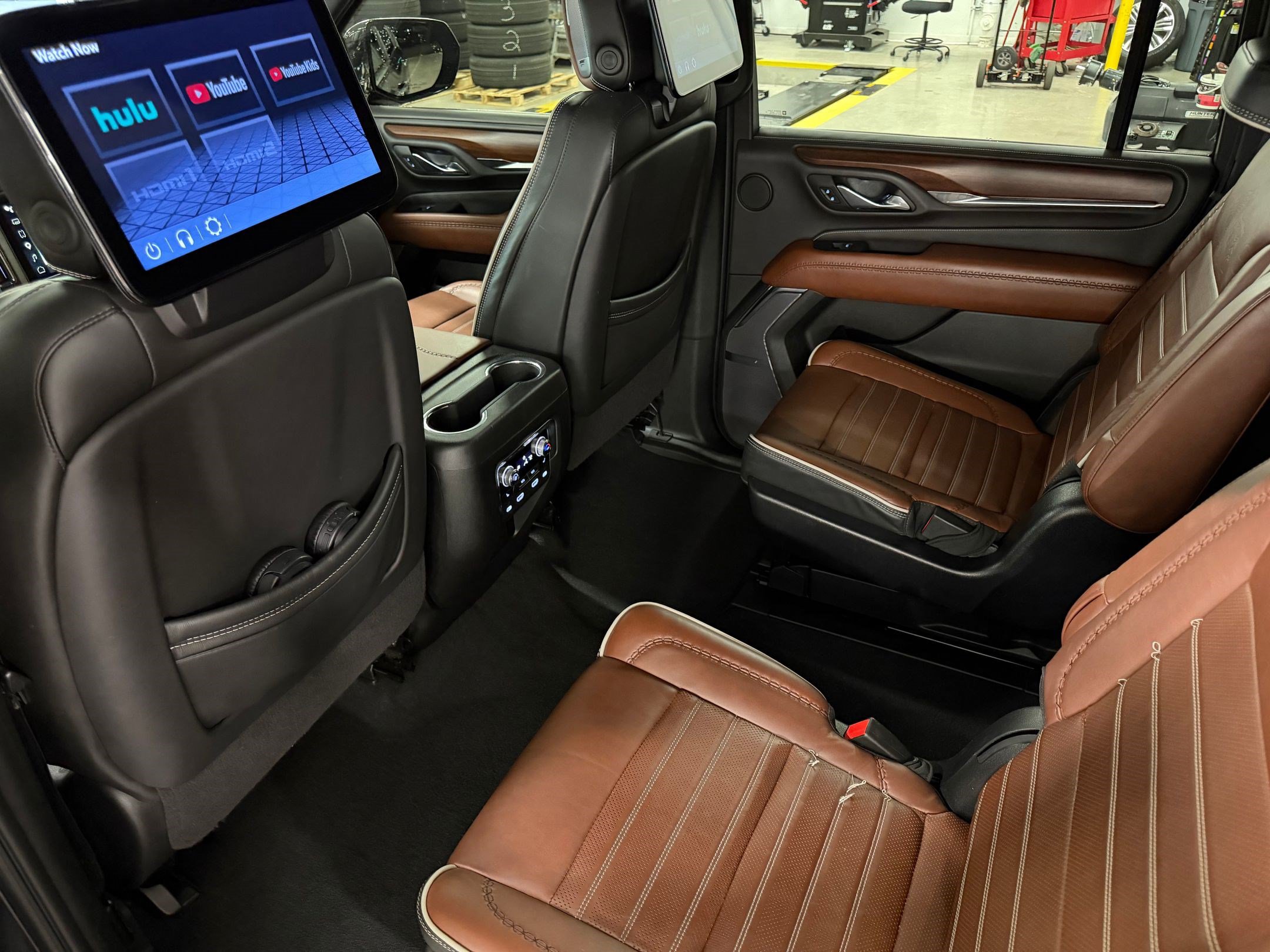 Used 2023 GMC Yukon XL Denali Ultimate AWD/4WD image 30