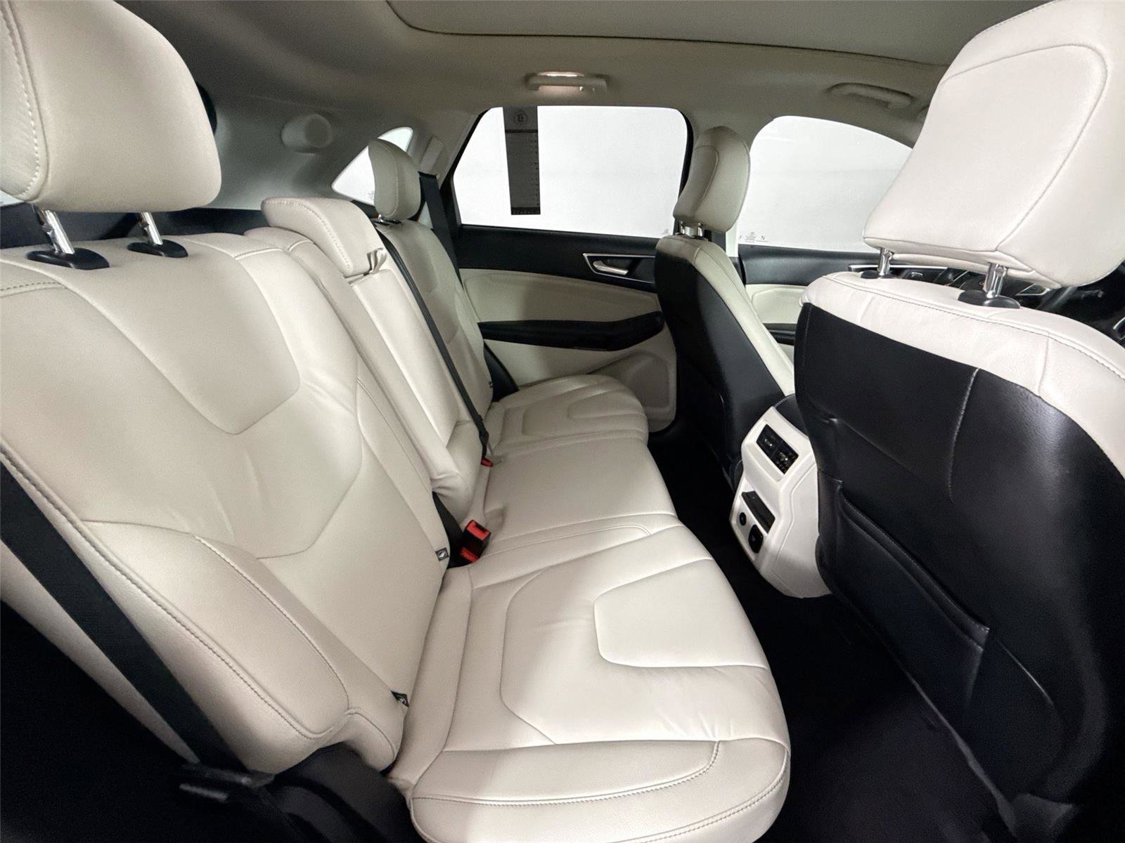 Used 2022 Ford Edge Titanium AWD/4WD image 43