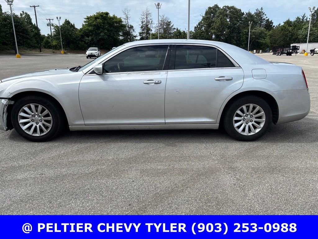 Used 2012 Chrysler 300 RWD image 4