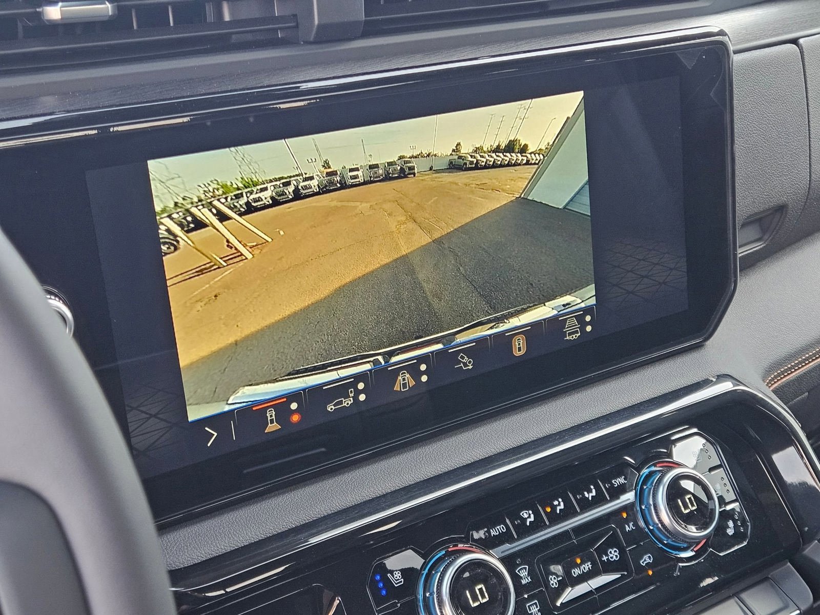 New 2026 GMC Sierra 1500 AT4 w/ AT4 Premium Package AWD/4WD image 18