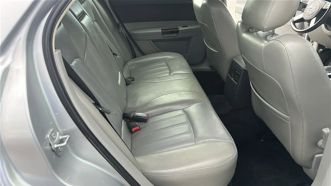 Used 2007 Chrysler 300 C RWD image 30