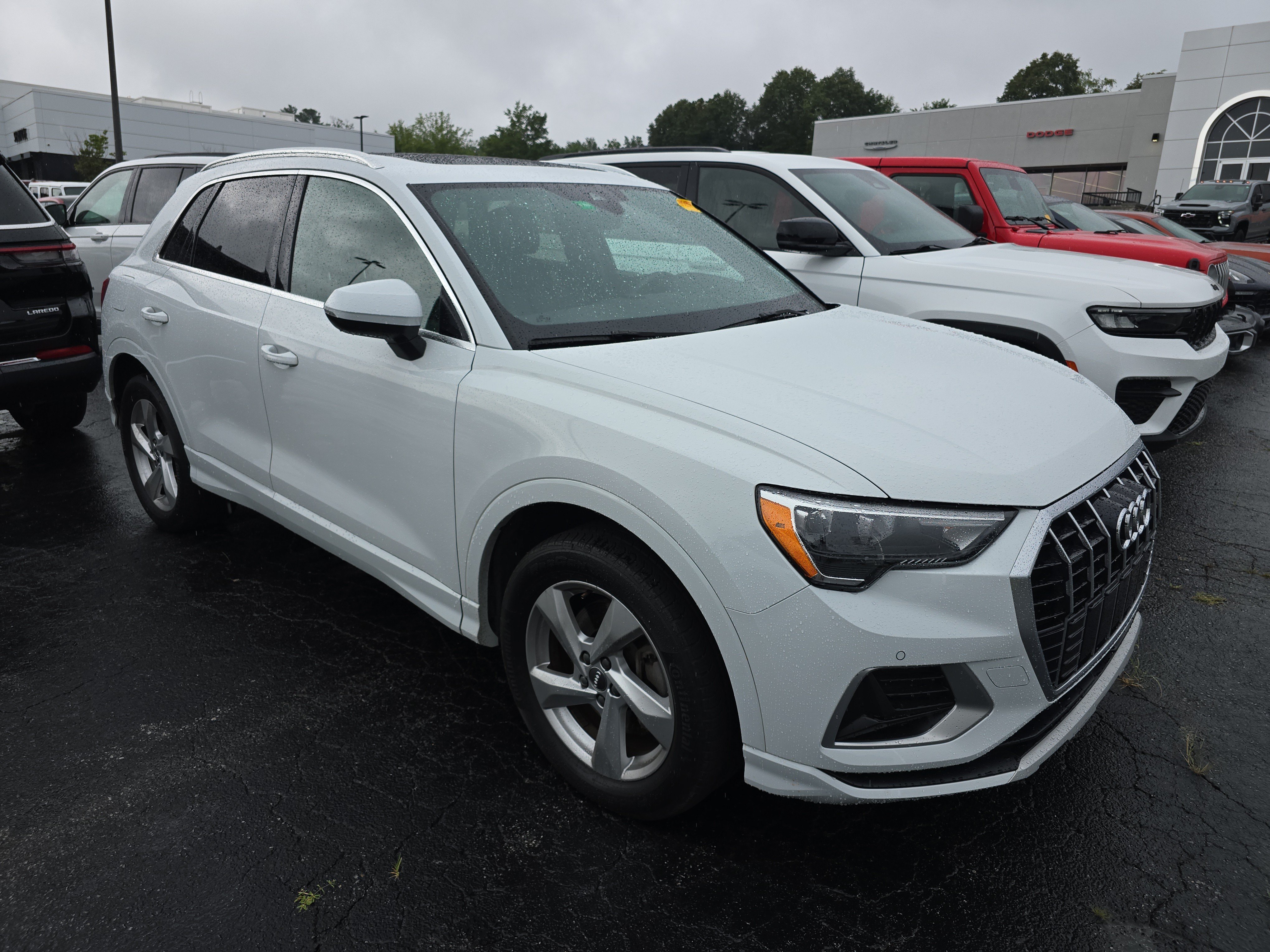 Used 2020 Audi Q3 2.0T Premium w/ Convenience Package AWD/4WD image 1