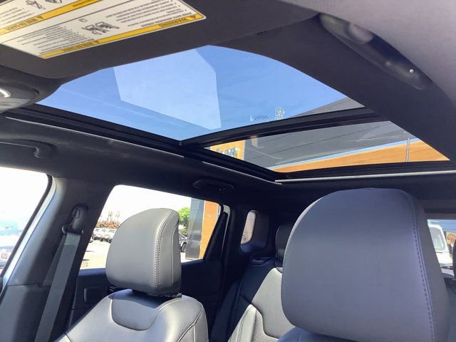 New 2025 Jeep Compass Latitude w/ Sun & Sound Group AWD/4WD image 21