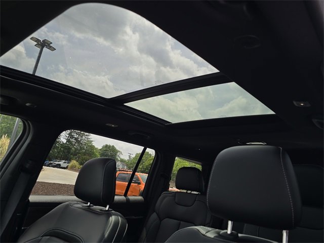 New 2025 Jeep Grand Cherokee L Limited w/ Trailer Tow Package image 10