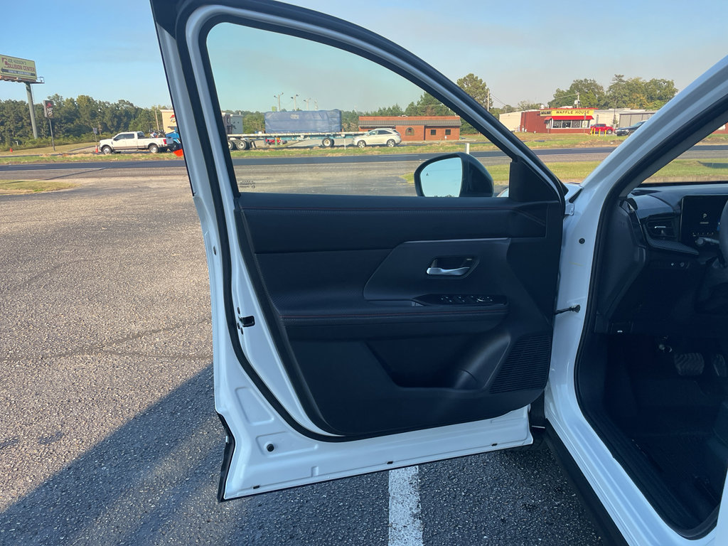 New 2026 Nissan Kicks SR w/ Cold Weather Package image 8