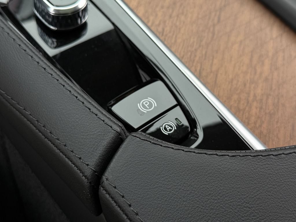Certified 2023 Volvo XC90 B6 Plus w/ Protection Package Premier AWD/4WD image 40