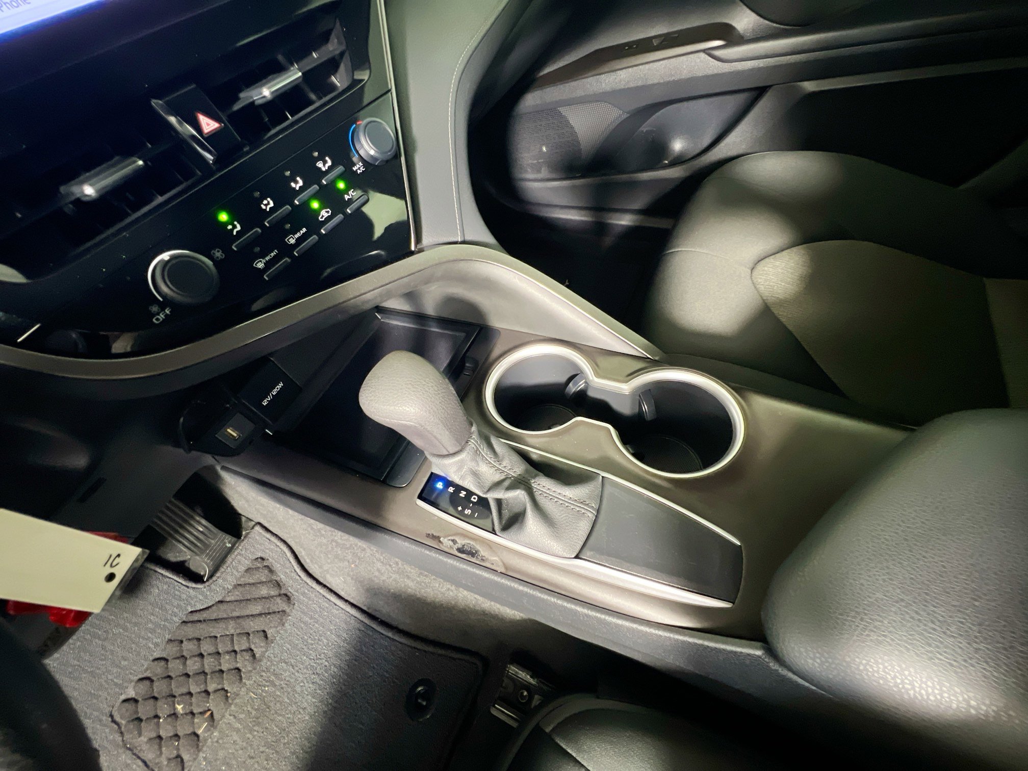 Used 2021 Toyota Camry LE w/ Carpet Mat Package (TMS) image 25