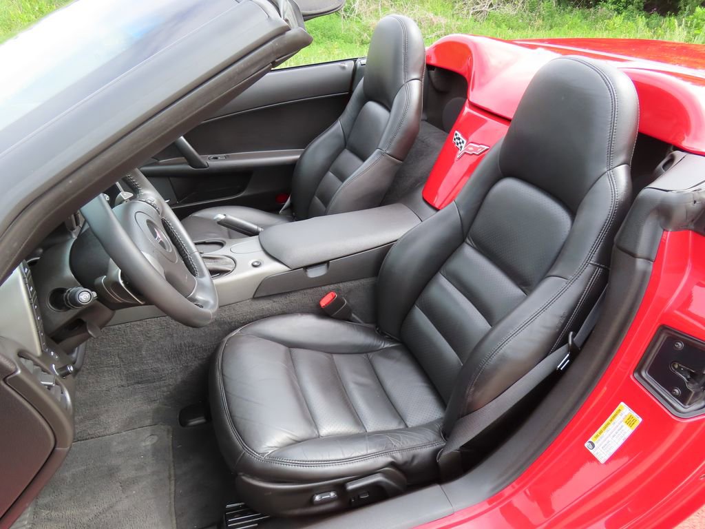 Used 2007 Chevrolet Corvette Convertible w/ Preferred Equipment Group RWD image 27
