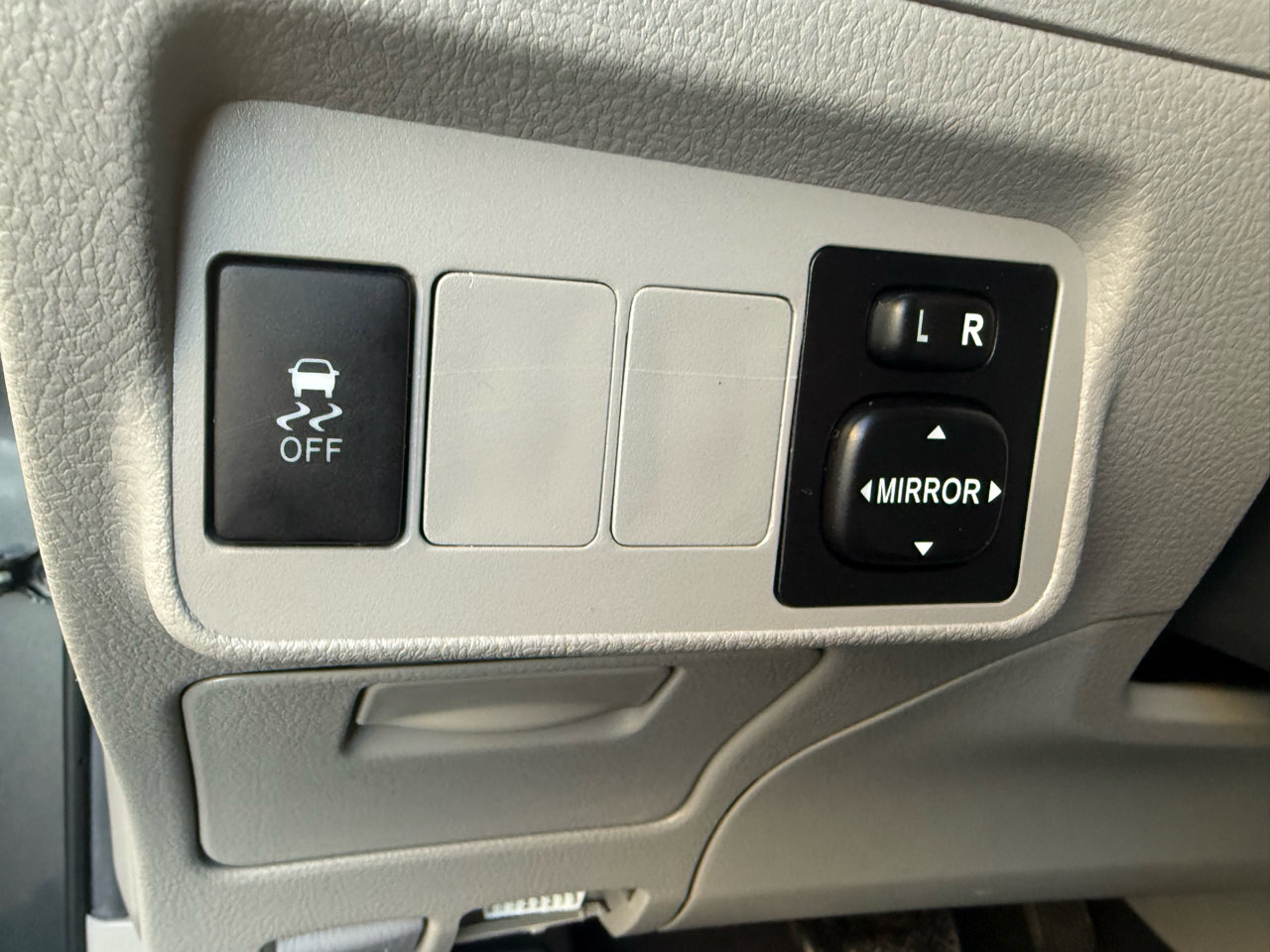 Used 2013 Toyota Corolla LE Special Edition image 32