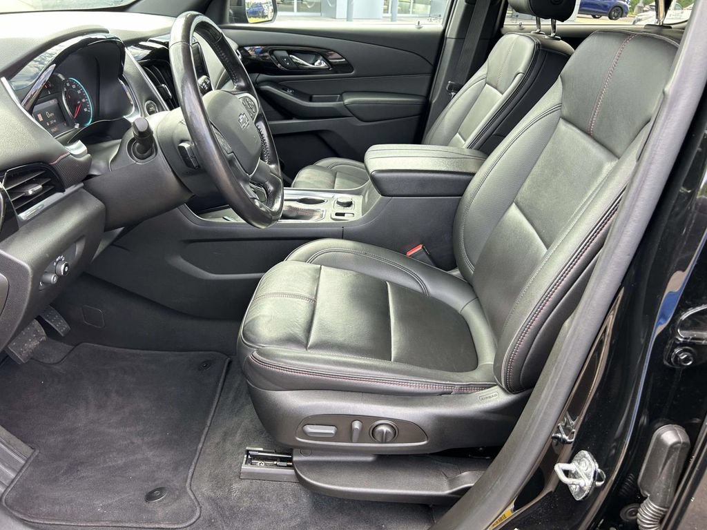 Used 2022 Chevrolet Traverse RS FWD image 11