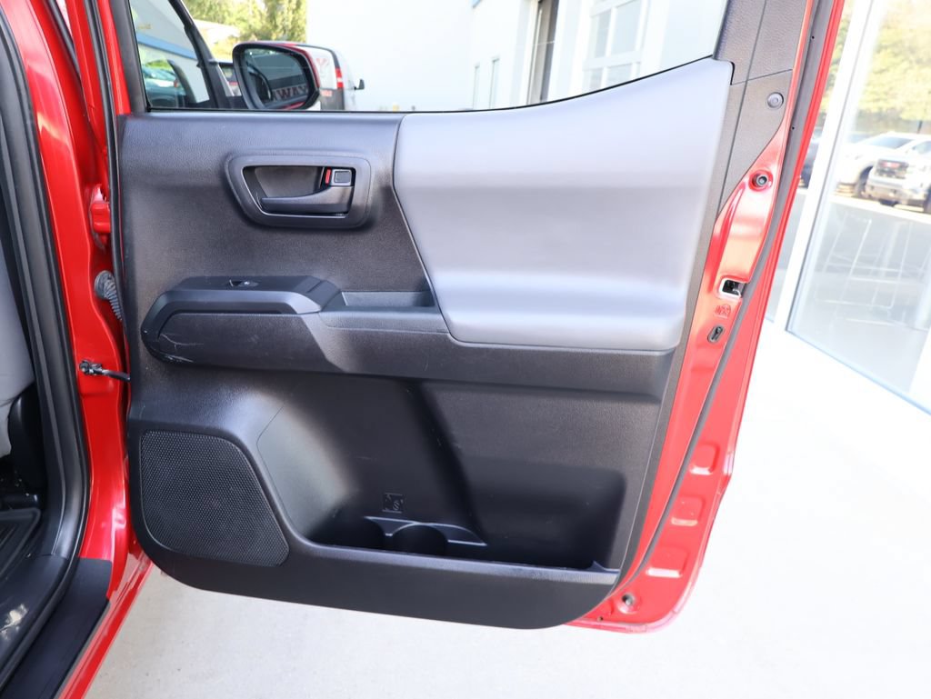Used 2020 Toyota Tacoma SR AWD/4WD image 29