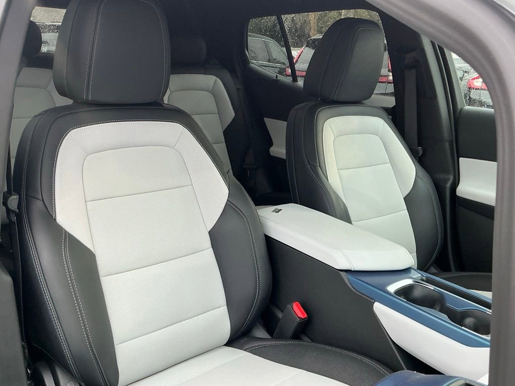 Used 2025 Chevrolet Equinox EV LT image 16