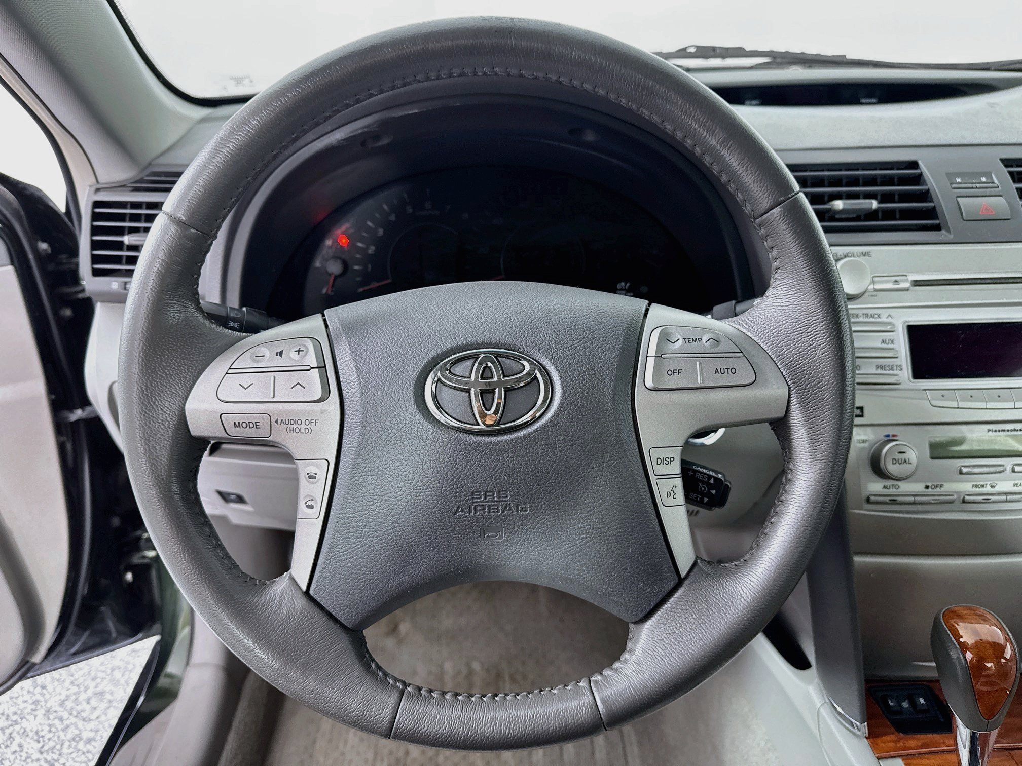 Used 2011 Toyota Camry XLE w/ XLE Extra-Value Pkg #2 FWD image 11