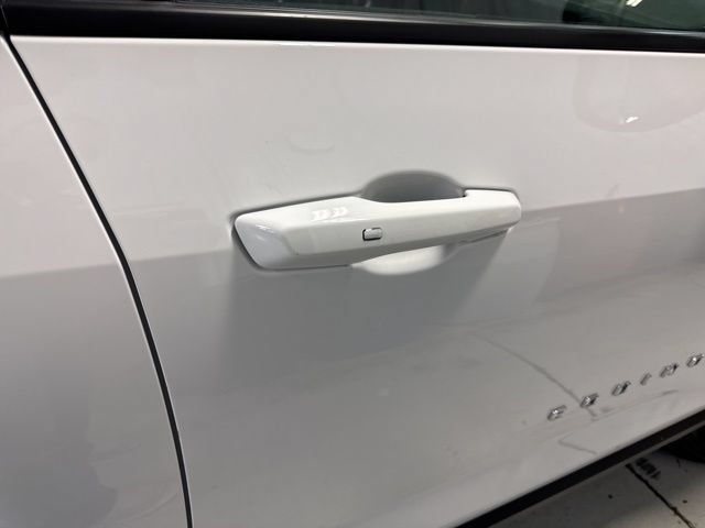 Used 2025 Chevrolet Equinox LT FWD image 14