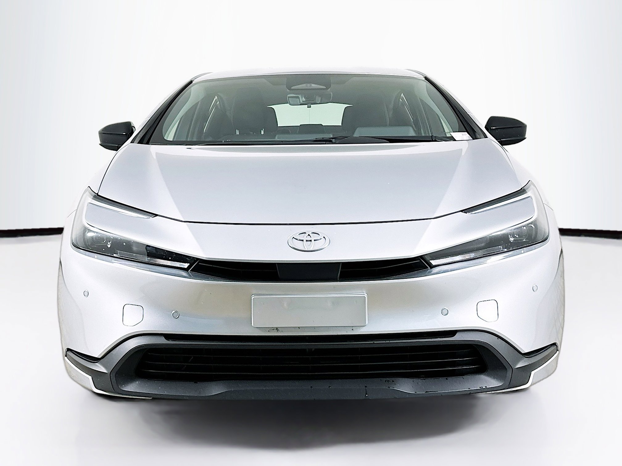 Used 2024 Toyota Prius LE image 2