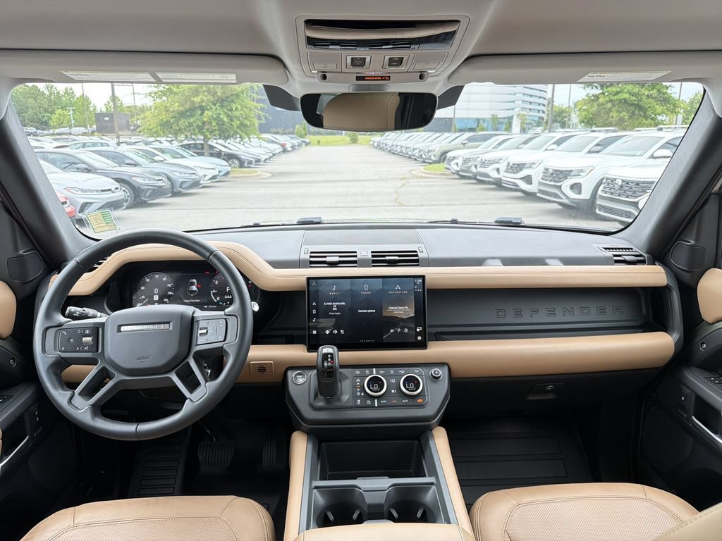 Used 2025 Land Rover Defender 110 X-Dynamic SE AWD/4WD image 17