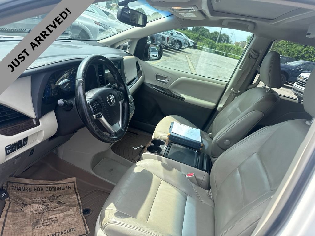 Used 2015 Toyota Sienna XLE w/ XLE Navigation Package FWD image 12