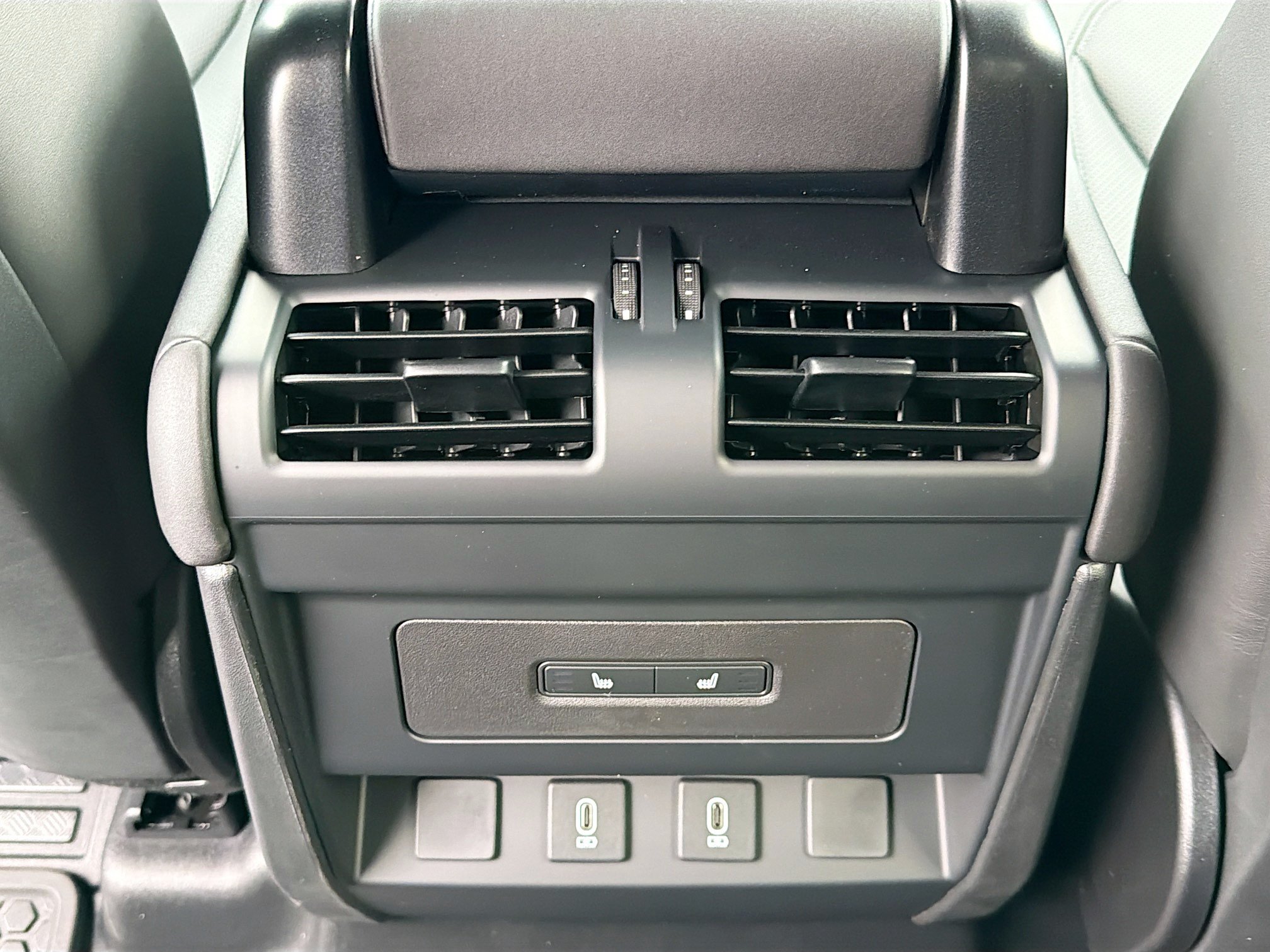 New 2026 Land Rover Defender 110 Trophy Edition AWD/4WD image 18