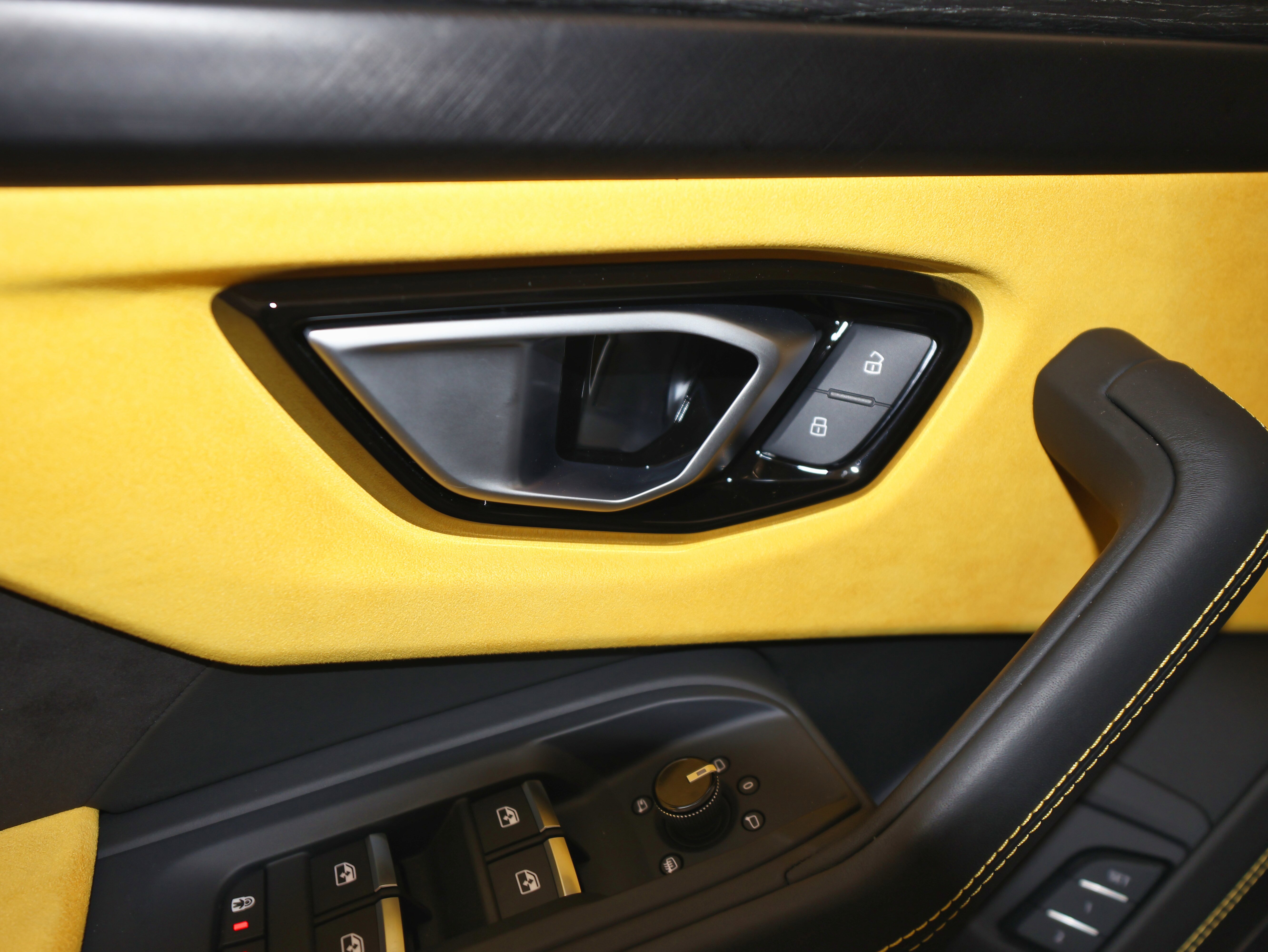 Used 2022 Lamborghini Urus image 28