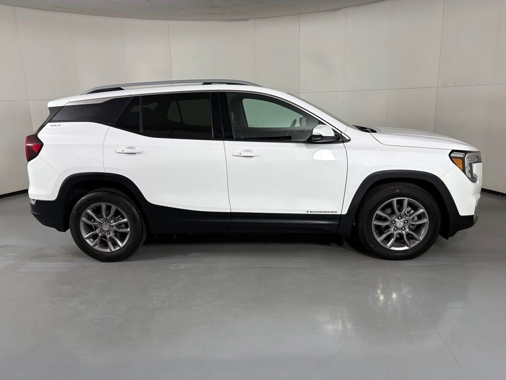 Used 2024 GMC Terrain SLT FWD image 9