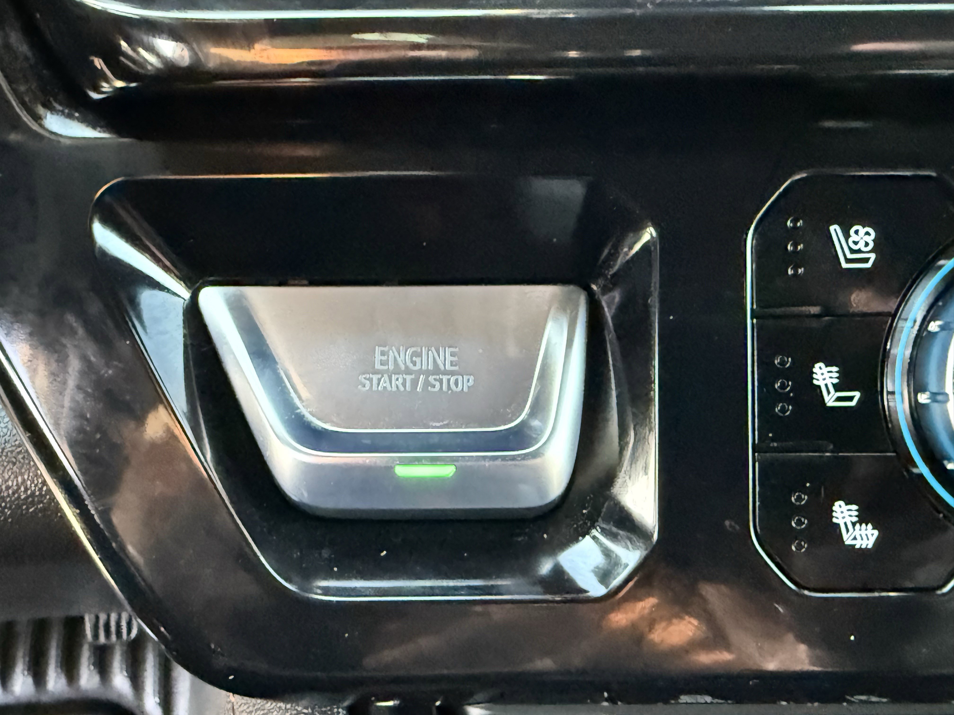 Used 2025 GMC Sierra 2500 AT4 image 20