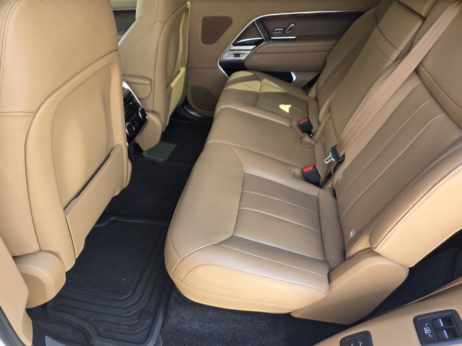 Used 2024 Land Rover Range Rover Long Wheelbase SE image 14