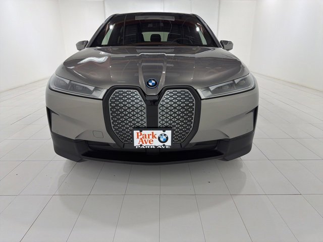 Used 2025 BMW iX xDrive50 w/ Premium Package image 8