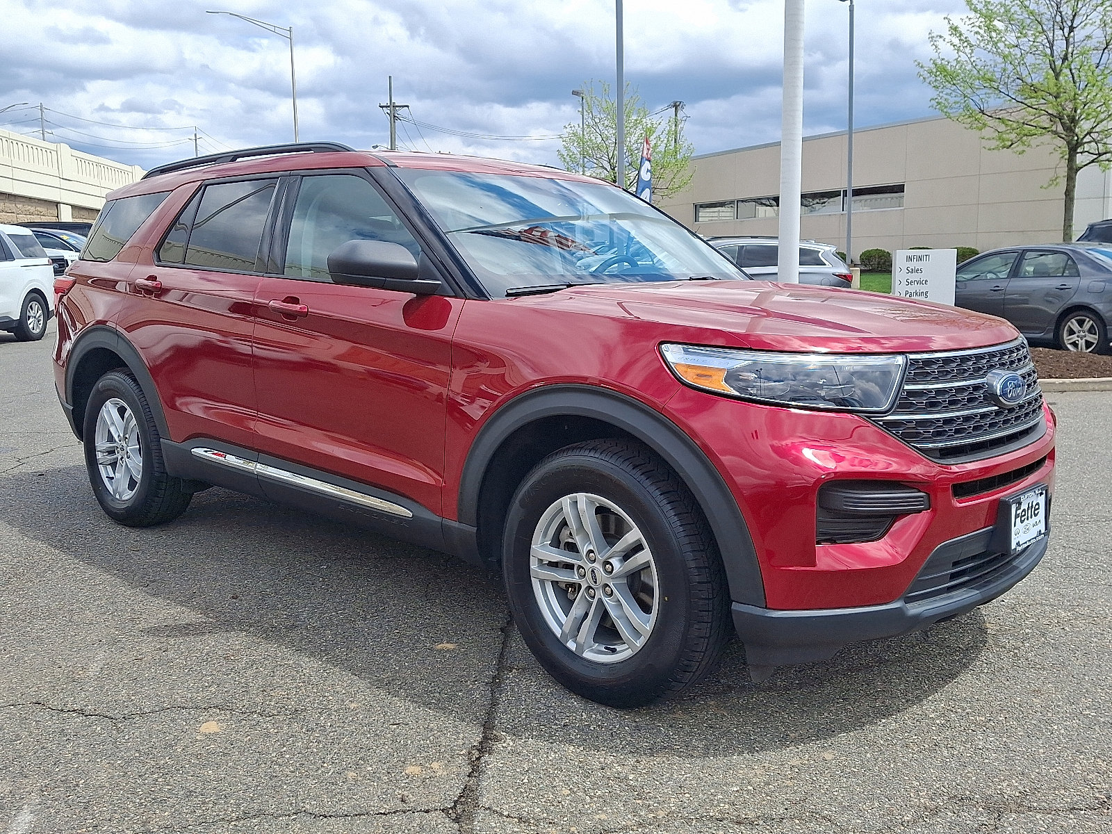 Used 2022 Ford Explorer XLT w/ Class IV Trailer Tow Package AWD/4WD image 3