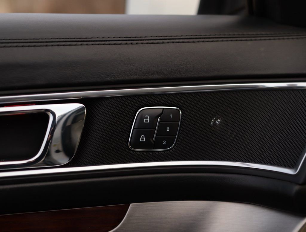 Used 2017 Ford Explorer Platinum image 28