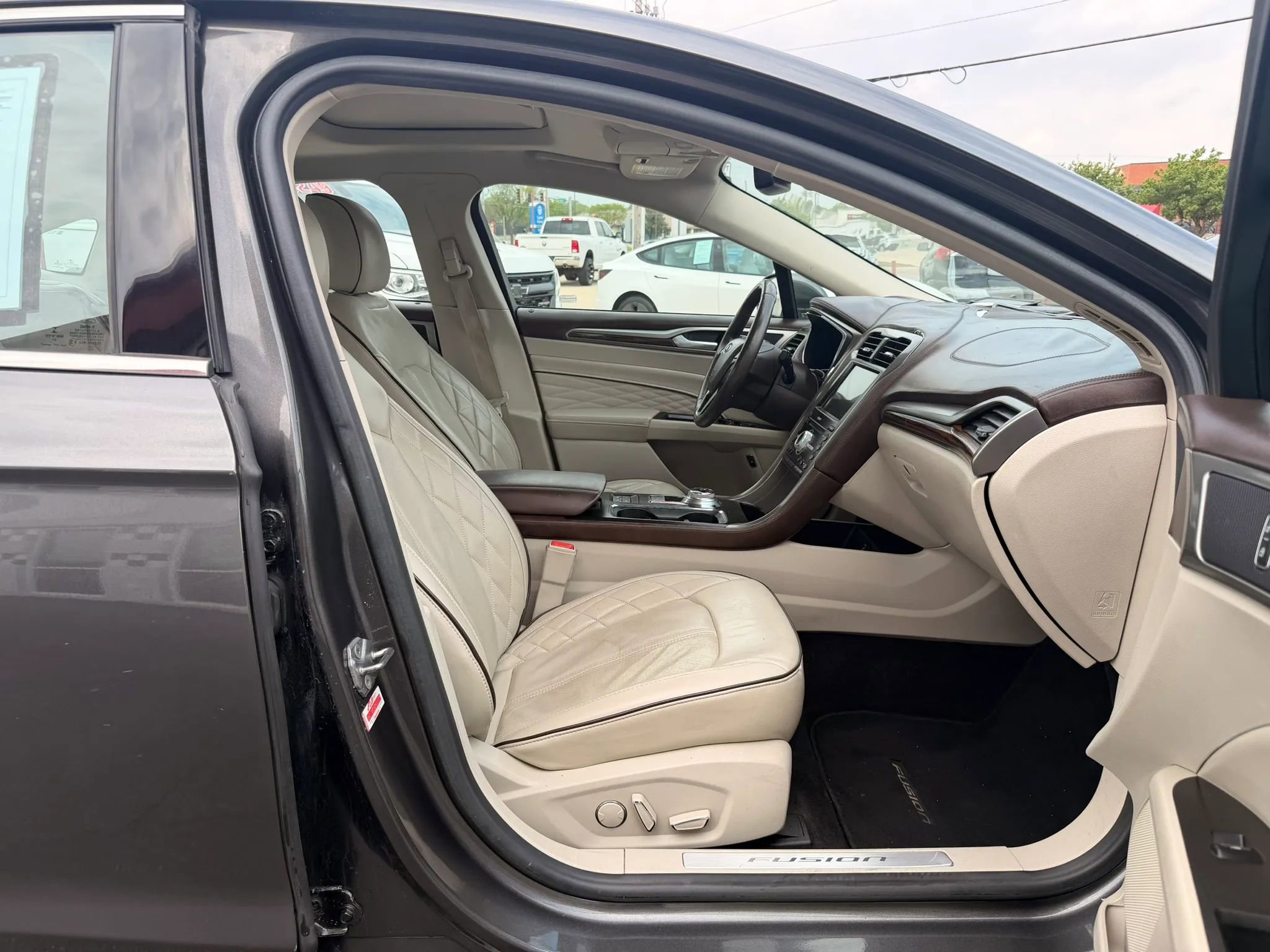 Used 2017 Ford Fusion Energi Platinum FWD image 33