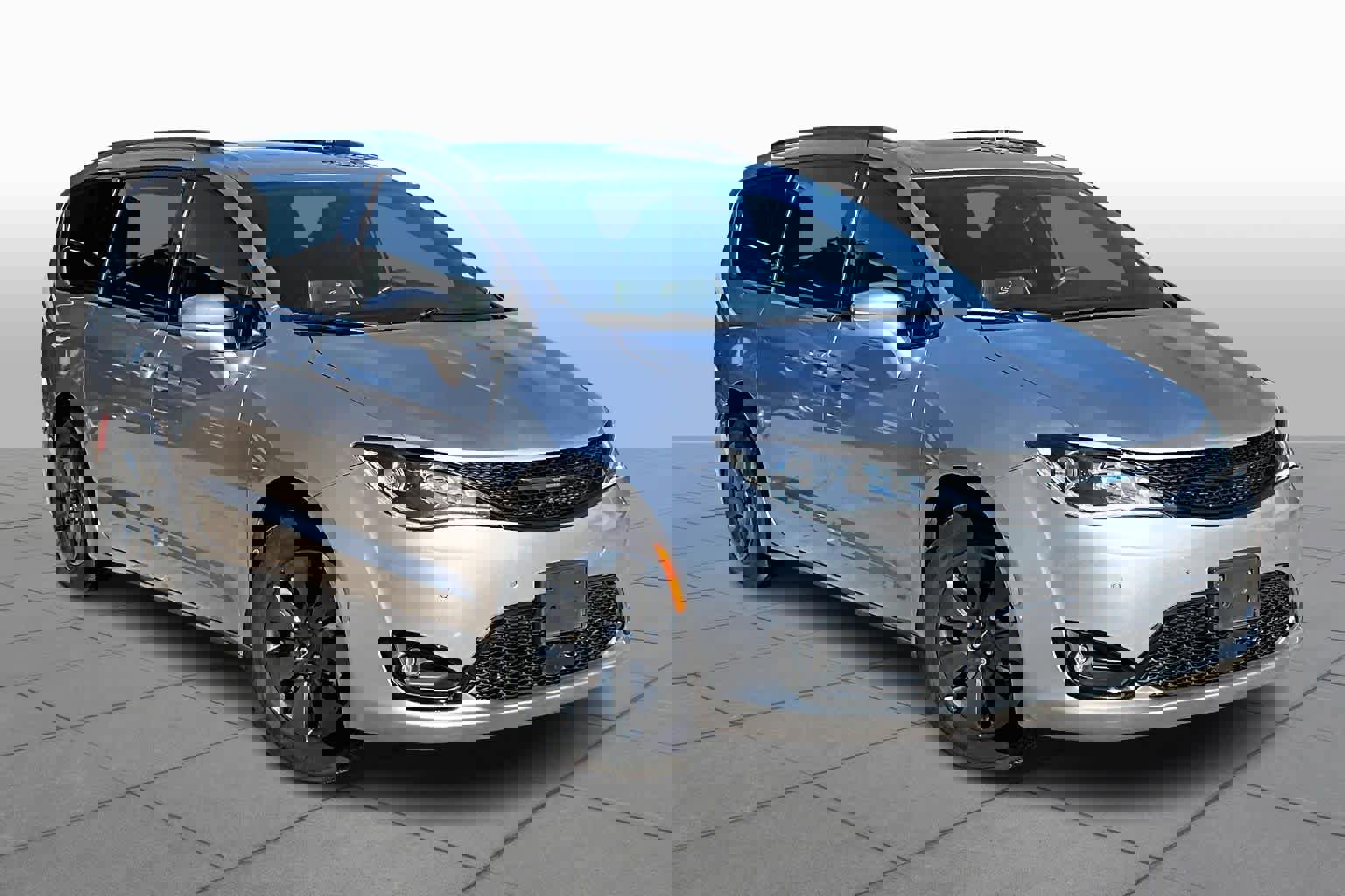 Used 2020 Chrysler Pacifica Limited w/ Advanced Safetytec Group image 4