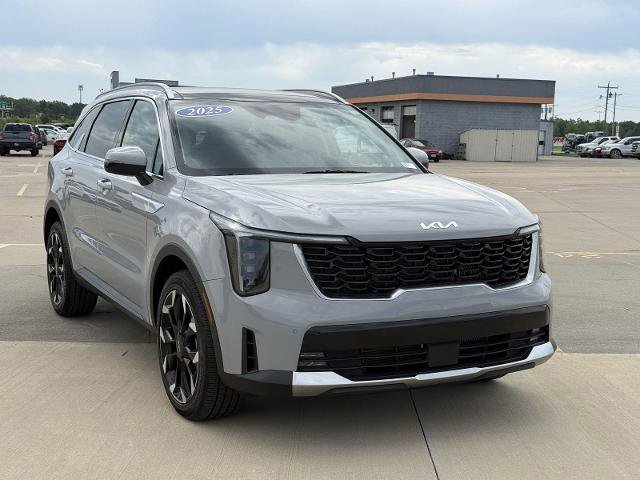 Used 2025 Kia Sorento EX w/ Panoramic Sunroof Package FWD image 2