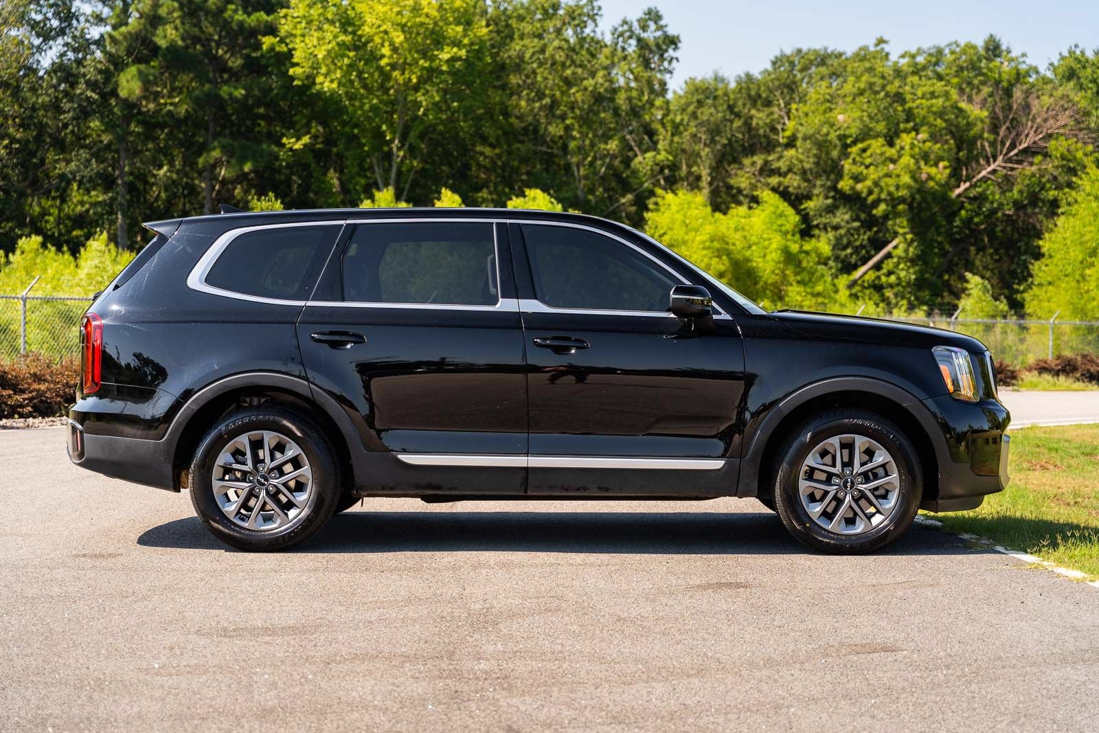 Used 2024 Kia Telluride LX FWD image 7