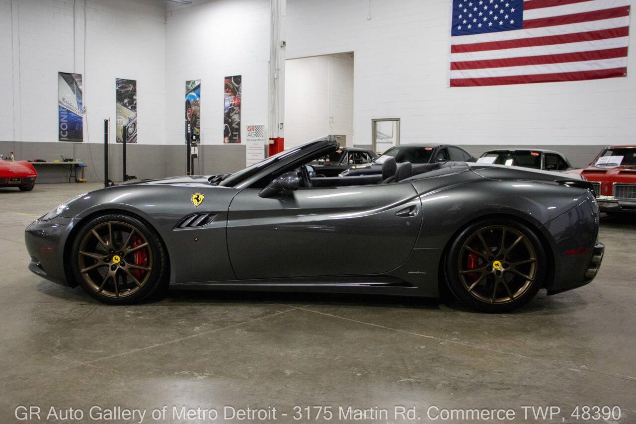 Used 2010 Ferrari California RWD image 4