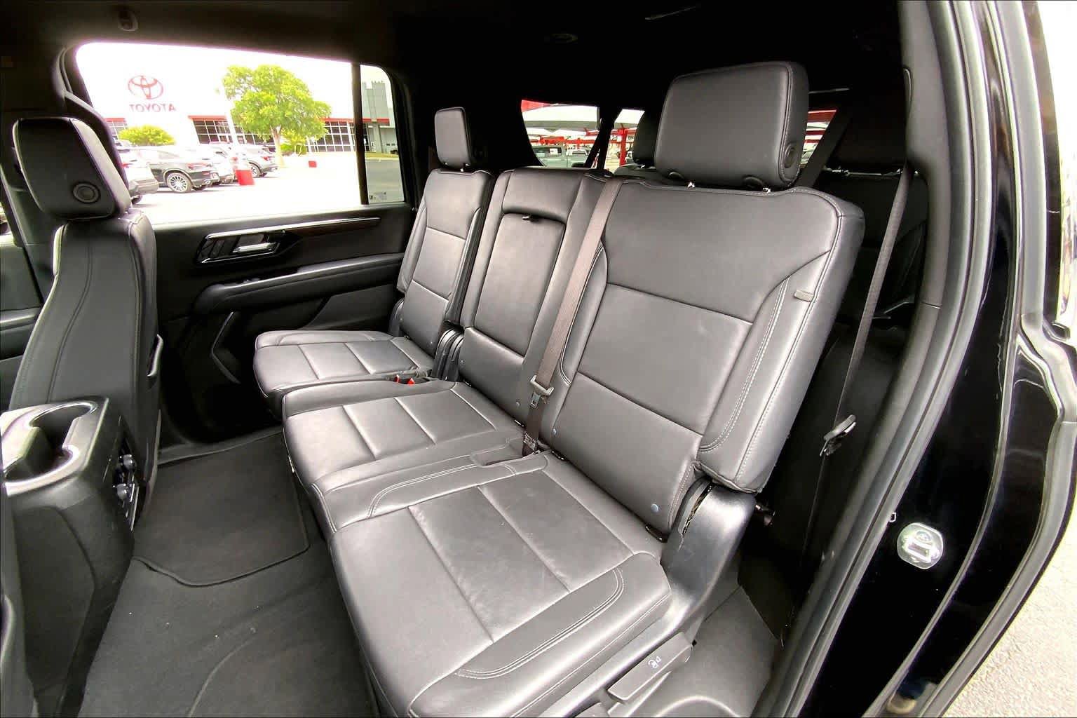 Used 2025 Chevrolet Suburban Z71 AWD/4WD image 21