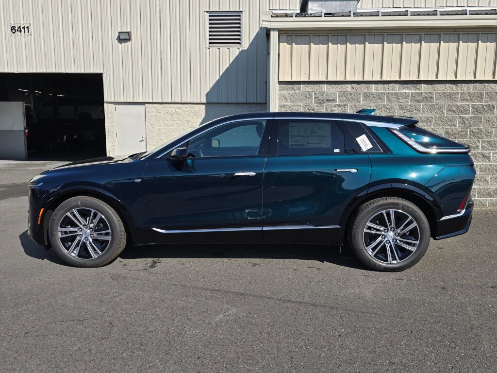 New 2026 Cadillac Lyriq Luxury image 3