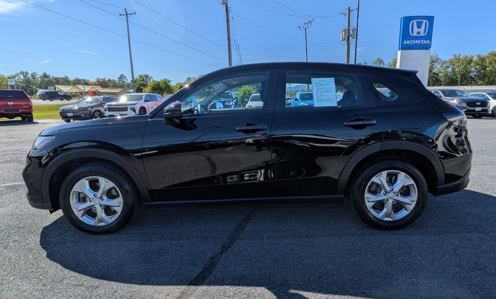 Certified 2025 Honda HR-V LX image 6