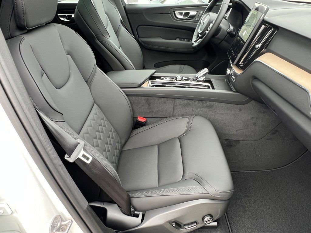 New 2026 Volvo XC60 T8 Core w/ Climate Package image 9