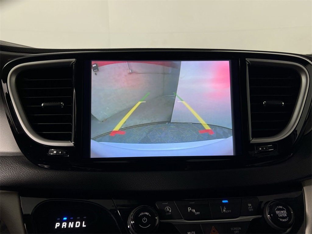 Used 2024 Chrysler Pacifica Touring-L image 22